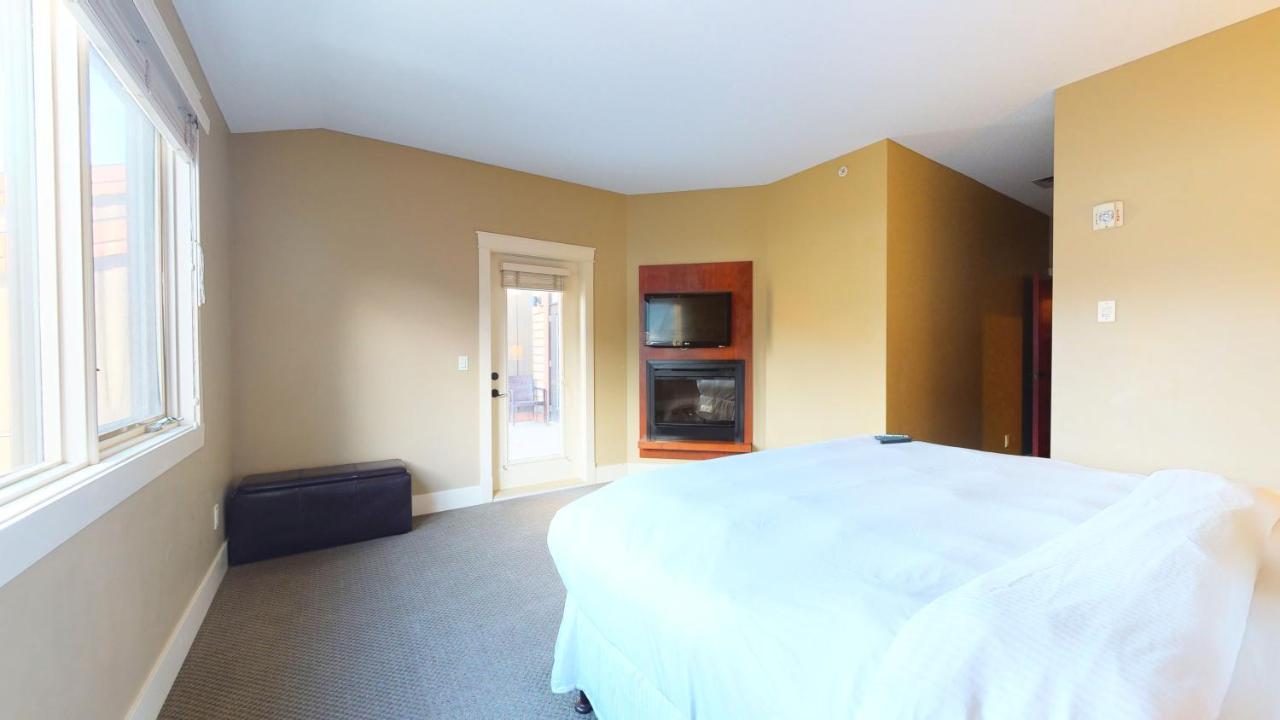 Spectacular Penthouse With Amazing Views, Indoor Pool And Hot Tub Hotel Canmore Eksteriør billede
