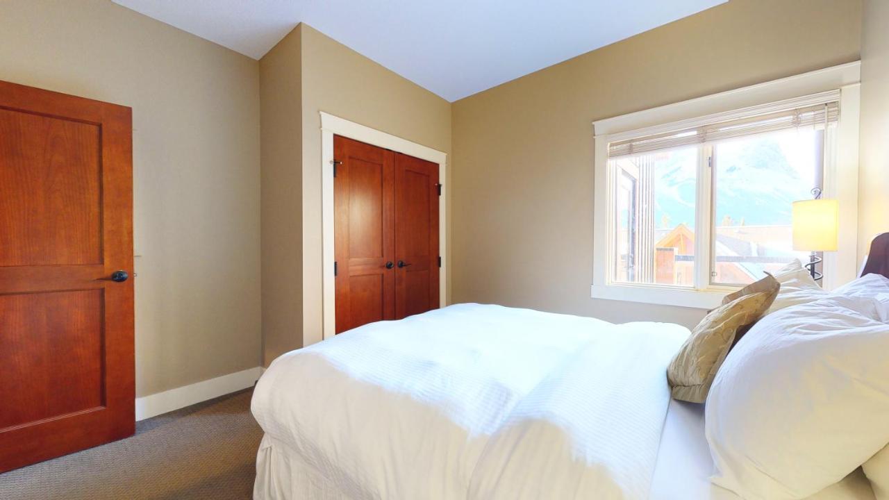 Spectacular Penthouse With Amazing Views, Indoor Pool And Hot Tub Hotel Canmore Eksteriør billede